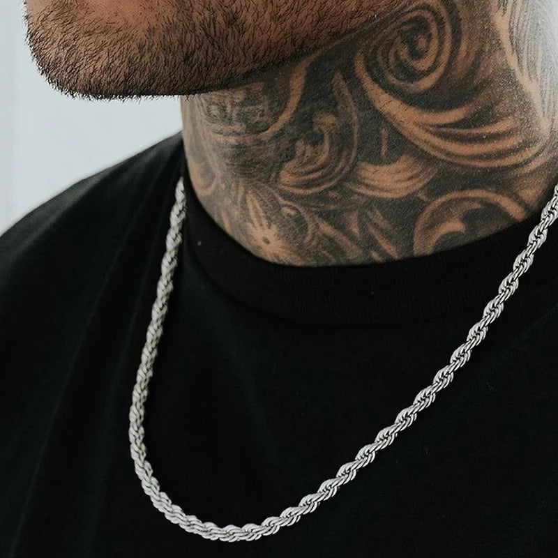 Collier à chaîne torsadée minimaliste