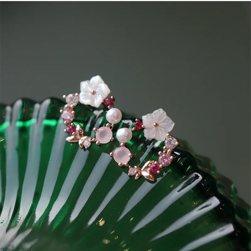 Boucles d'oreilles créoles en forme de fleur cristal rose et papillon perle
